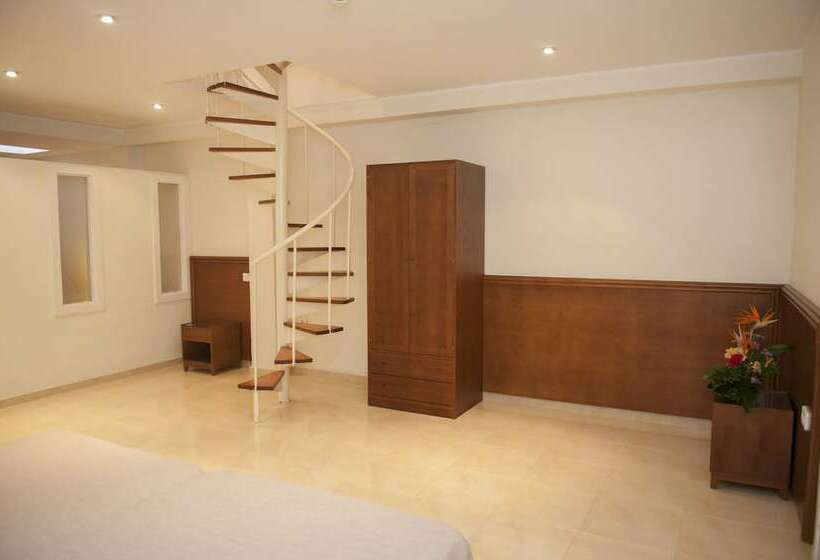 ２ベッドルームアパートメント, Lloyds Beach Club