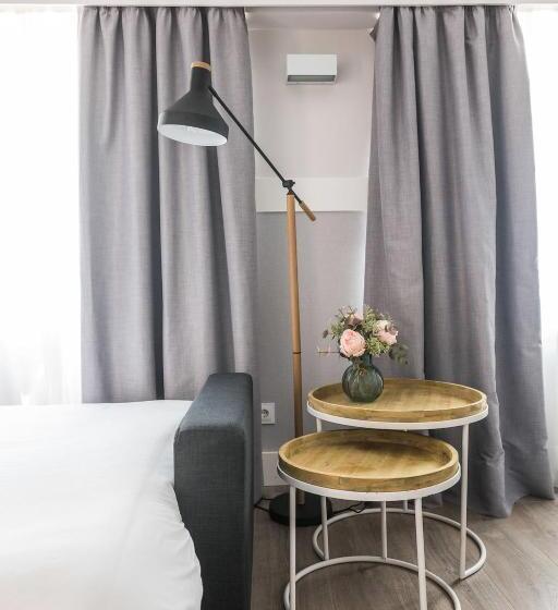 اتاق استاندارد سه نفره, Bypillow Velázquez 45