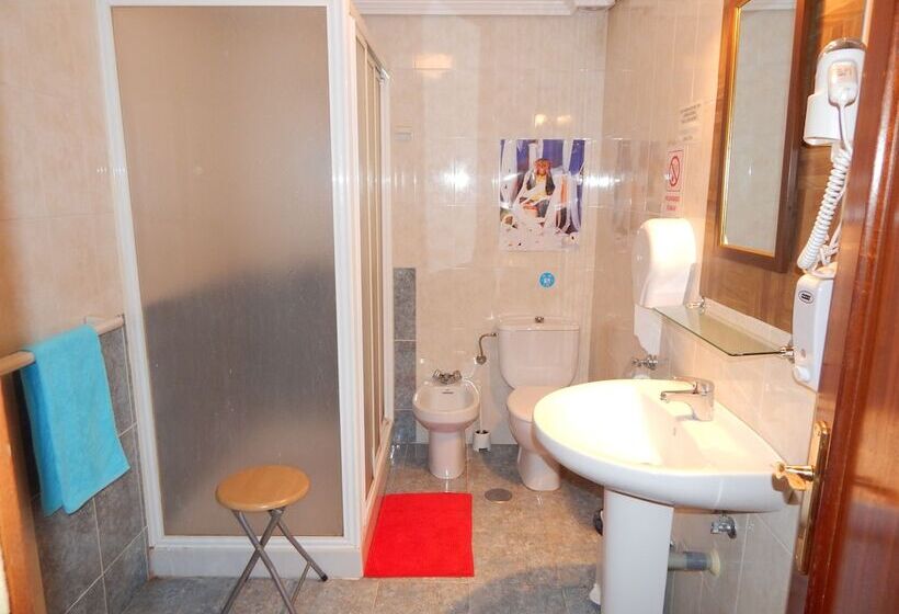 Трехместный Номер Стандарт Совместная Ванная, Hostal El Peine