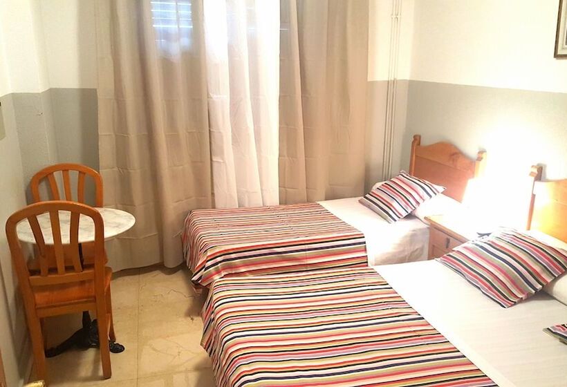 Трехместный Номер Стандарт Совместная Ванная, Hostal El Peine