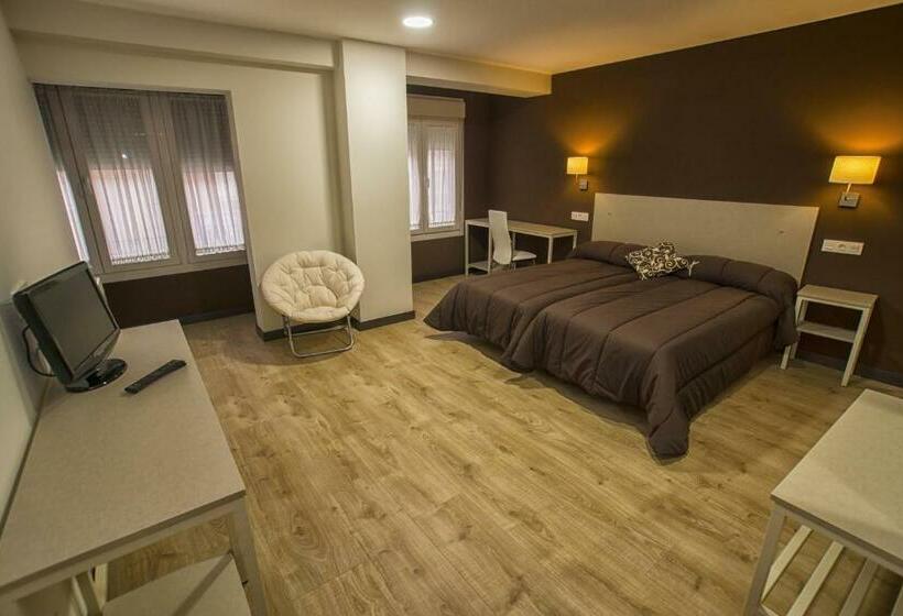 استودیوی استاندارد, Hostal Elvira