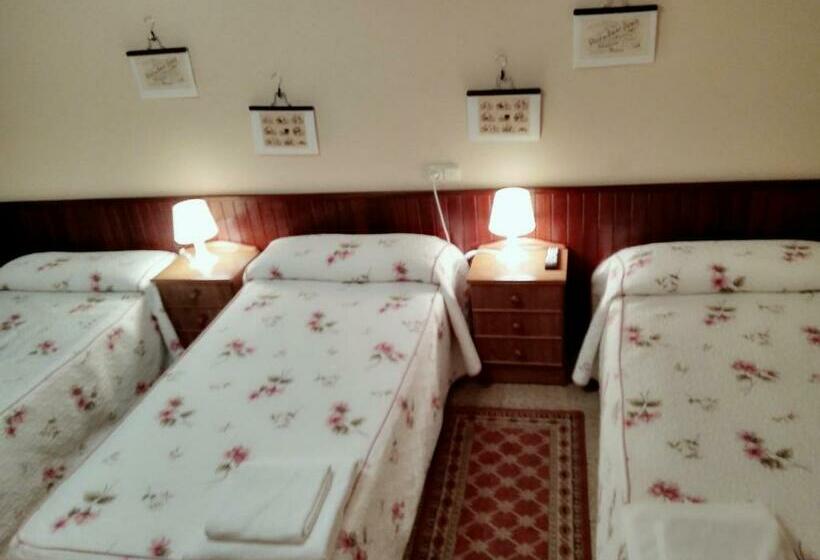 Habitación Triple Estándar, Hostal Mayo