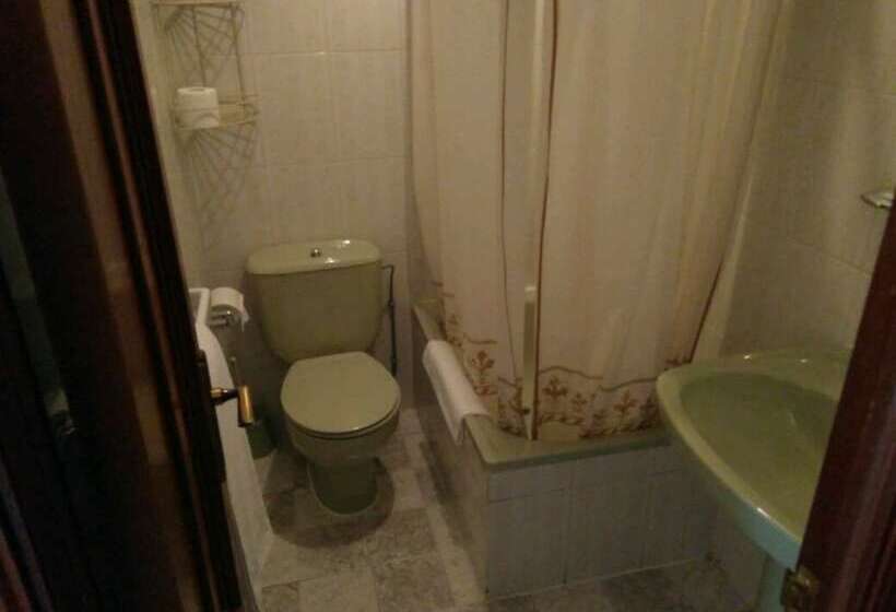 Номер Стандарт Трехместный, Hostal Mayo