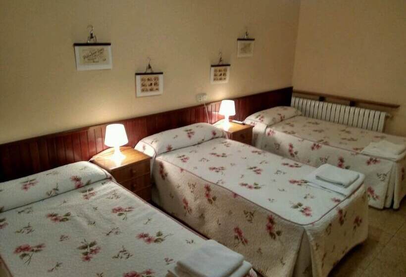 Habitación Triple Estándar, Hostal Mayo