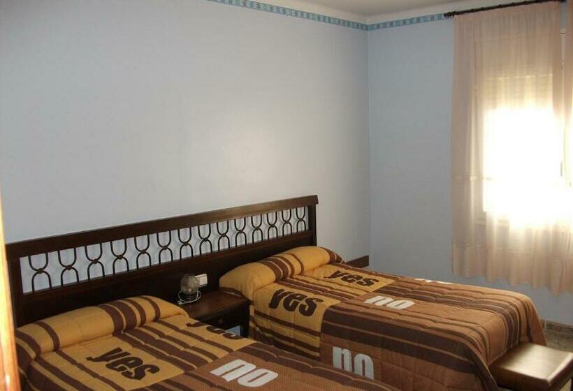 스탠다드 트리플 룸, Hostal Oasis