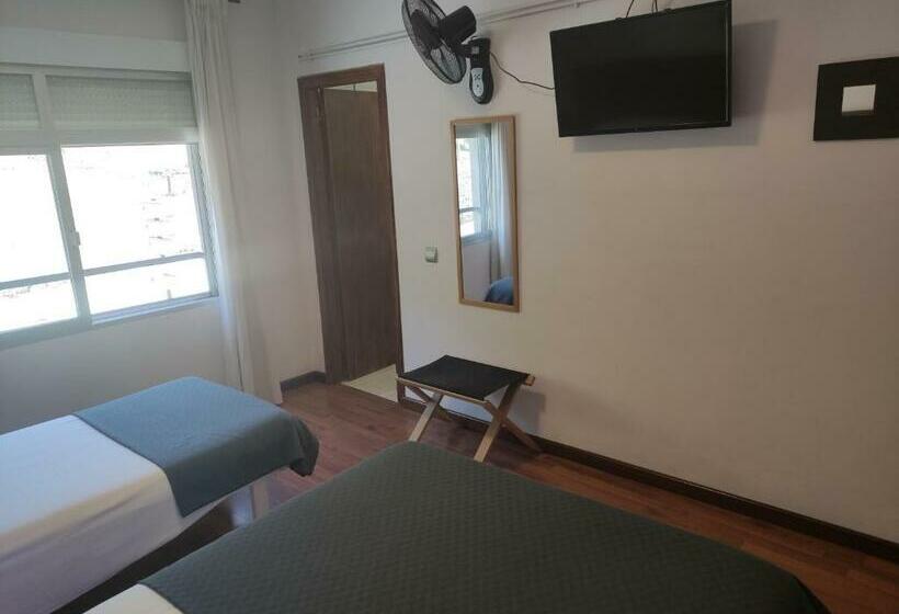 家庭间, Hostal Cruce