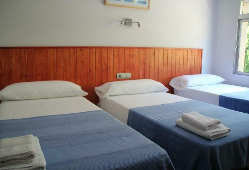 标准三人间, Hostal Cruce