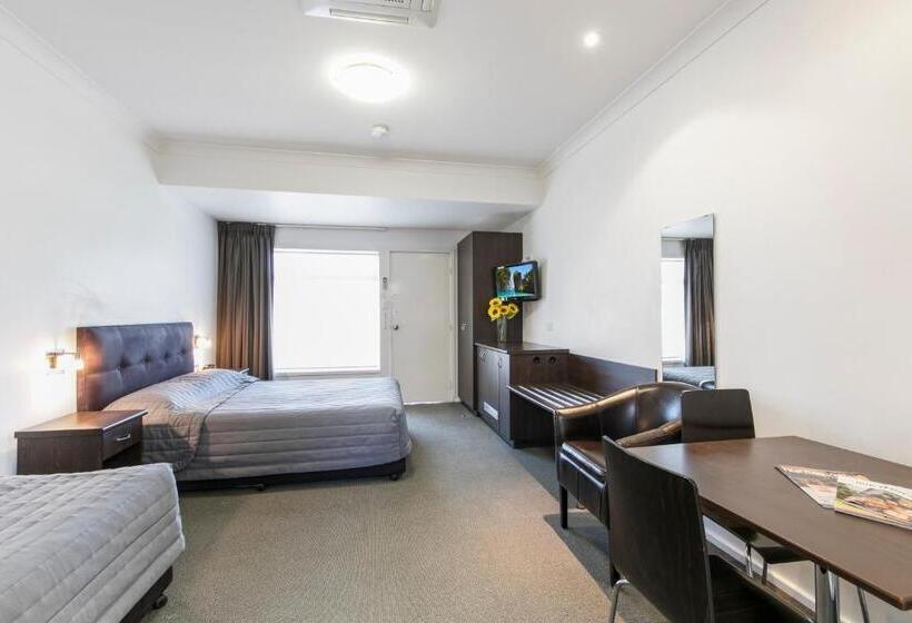 家庭间, Cessnock Motel