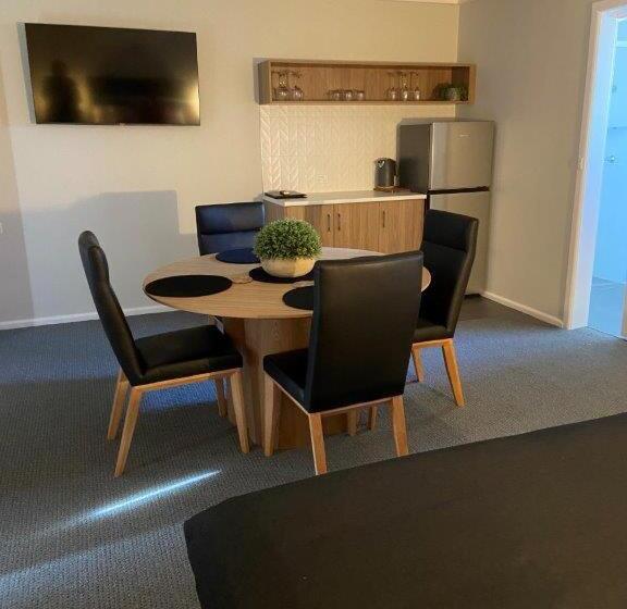 Семейный Номер, Deniliquin Motel
