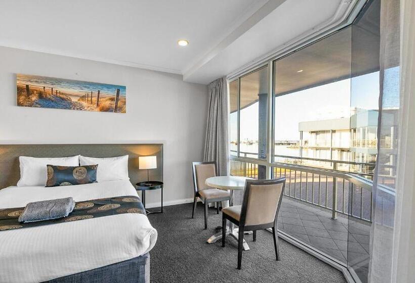 패밀리 룸, Hilton Beachfront Motel