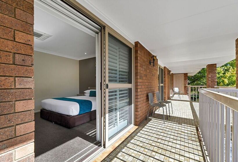 اتاق لوکس, Central Caleula Motor Lodge
