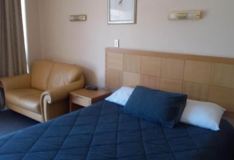 Номер Deluxe, Desert Sand Motor Inn