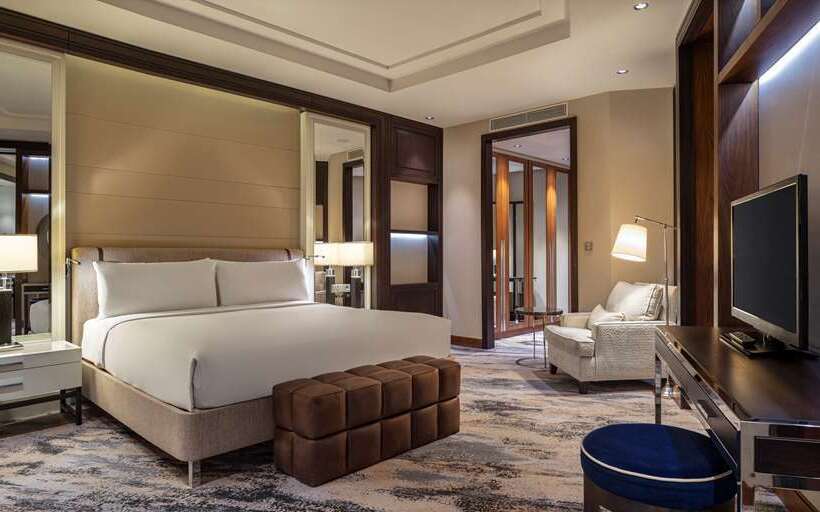 스탠다드 룸 킹사이즈 침대, Hilton Cairns