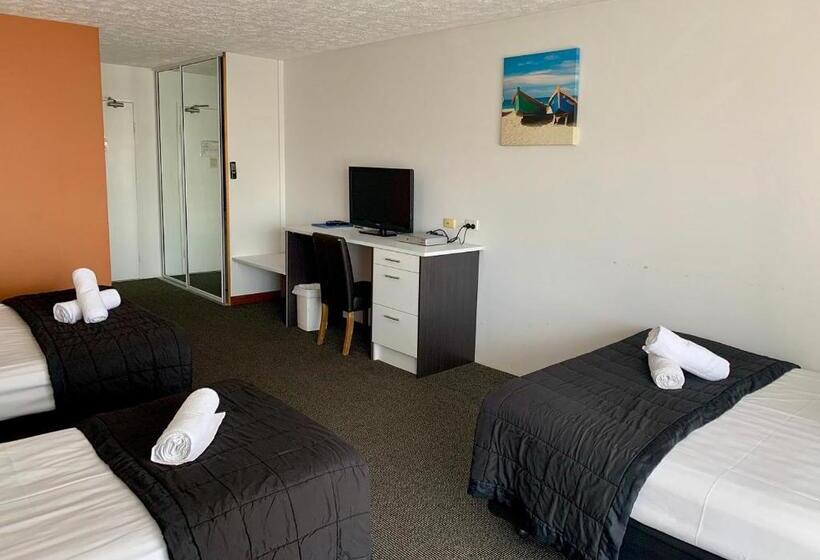 Семейный Номер, Outrigger Burleigh