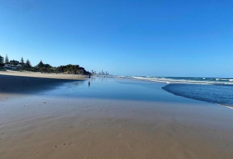 Семейный Номер, Outrigger Burleigh
