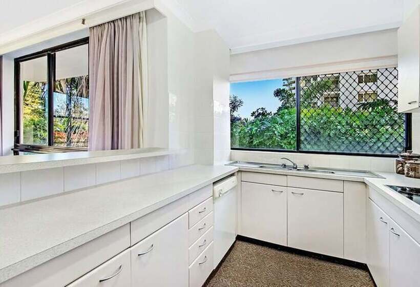 Апартаменты 2 спальни Вид на Бассейн, Ultiqa Beach Haven On Broadbeach