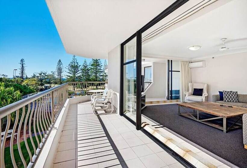 Апартаменты 2 спальни Вид на Бассейн, Ultiqa Beach Haven On Broadbeach