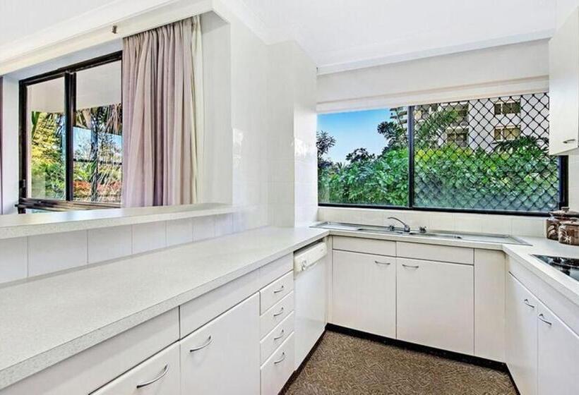 Апартаменты 2 спальни Вид на Бассейн, Ultiqa Beach Haven On Broadbeach