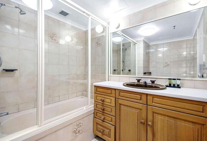 Апартаменты 2 спальни Вид на Бассейн, Ultiqa Beach Haven On Broadbeach