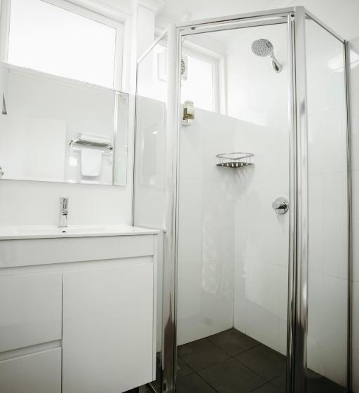 استودیوی استاندارد, Colonial Motel Richmond