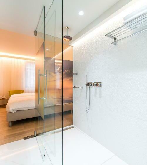 اتاق لوکس, Hassotel
