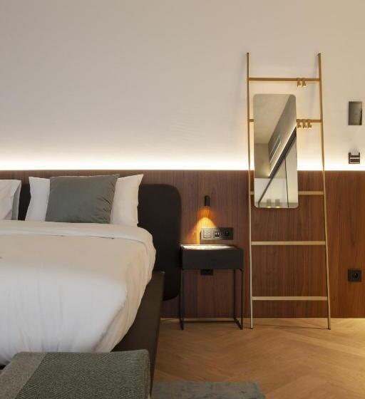 اتاق لوکس با بالکن, Hassotel