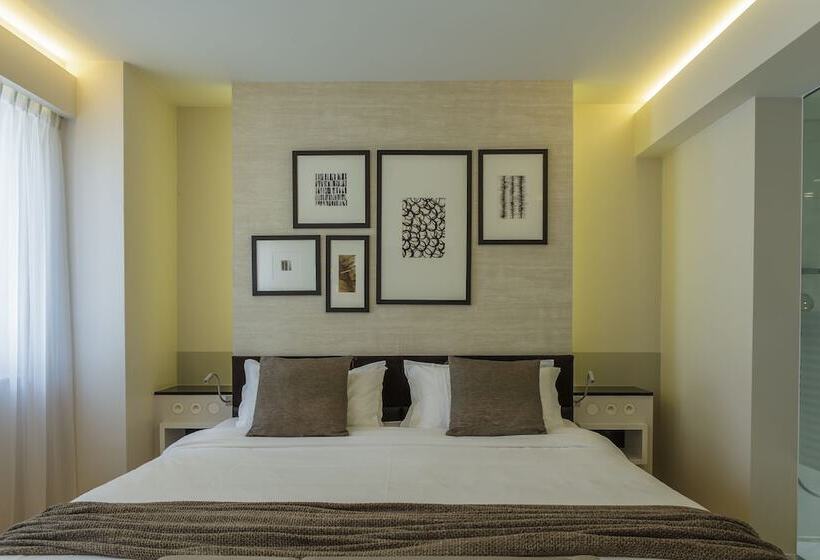 اتاق لوکس, Hassotel