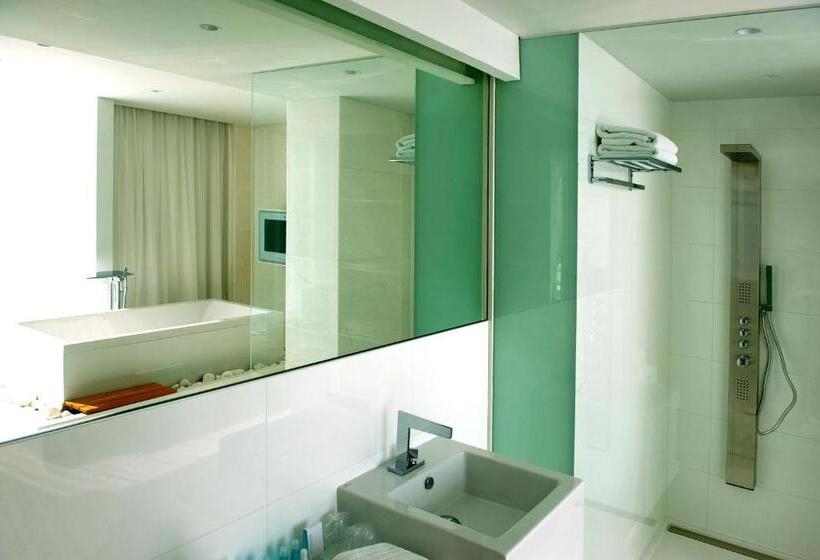 سوئیت پنت هاوس, Hassotel