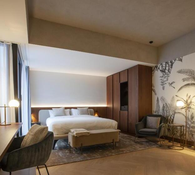 اتاق لوکس با بالکن, Hassotel
