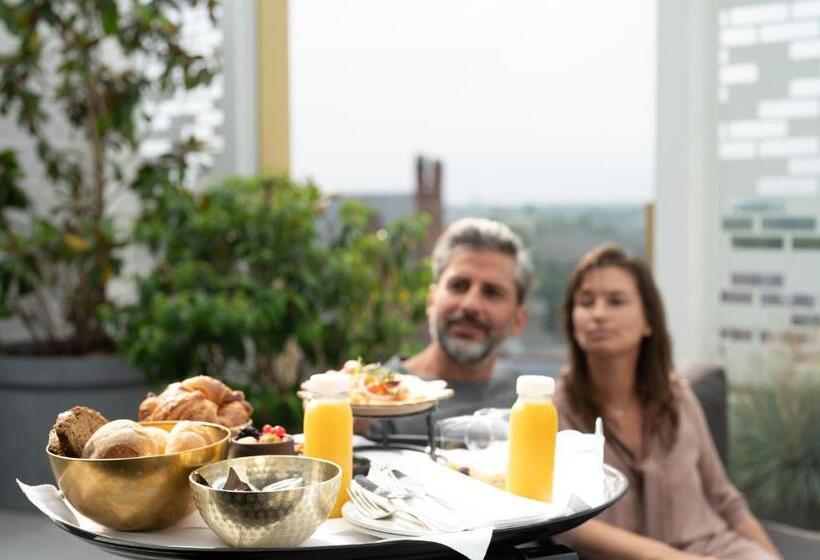 اتاق پنت هاوس, Hassotel