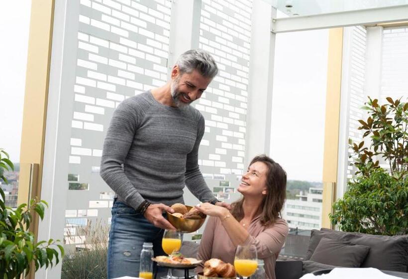 اتاق پنت هاوس, Hassotel