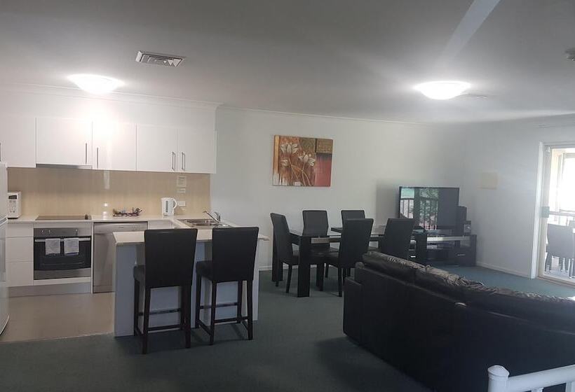 침실 3개 아파트, Mid City Motor Inn Singleton