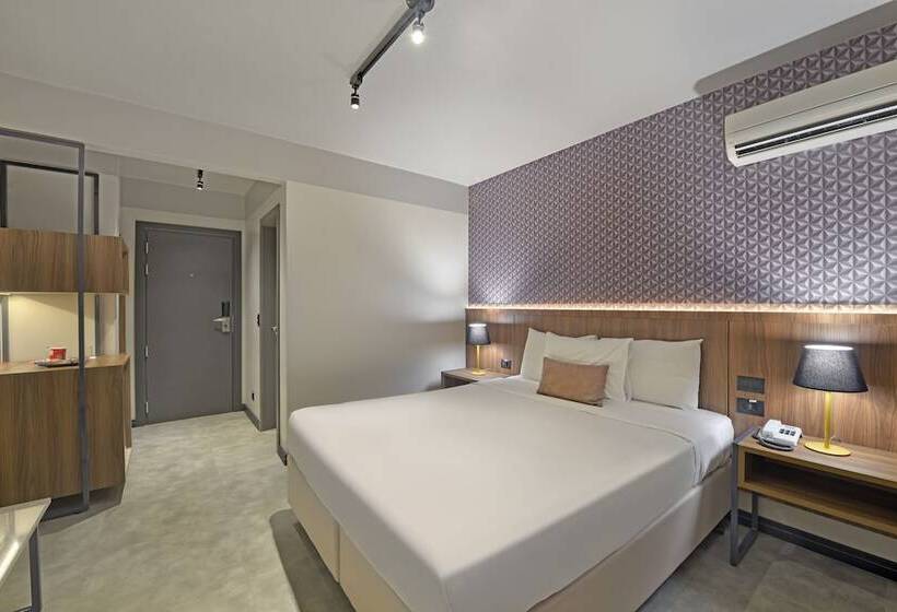 Quarto Estandar Cama Casal, Deville Business Maringa
