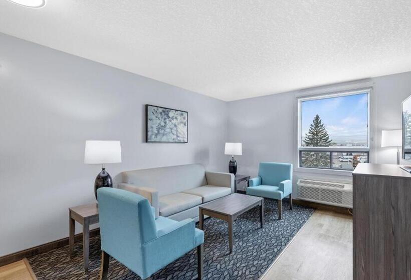 キングサイズベッドのデラックススイート, Emerald Hotel & Suites Calgary Airport