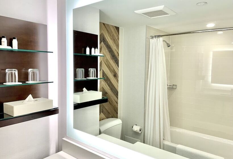 Номер Стандарт 2 Двуспальные Кровати, Delta Hotels By Marriott Sherbrooke Conference Centre