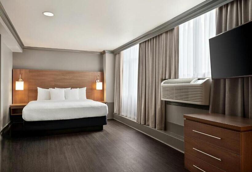 キングサイズベッドのスタンダードルーム, Days Inn By Wyndham Vancouver Downtown