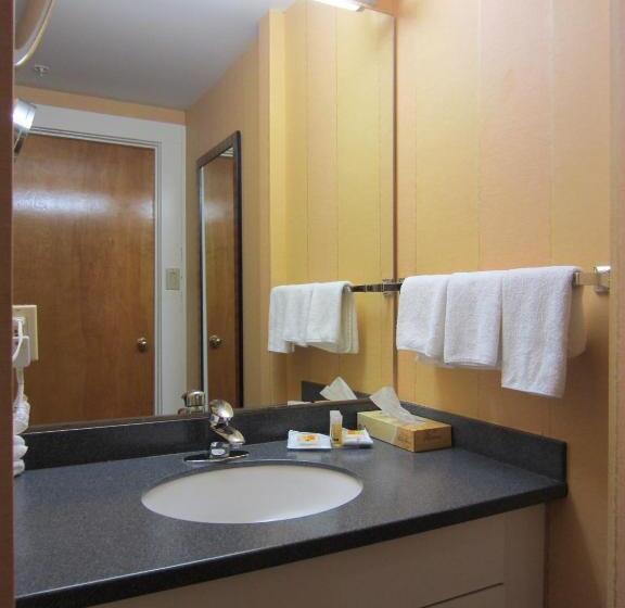 ２ダブルベッドのスタンダードルーム, Days Inn By Wyndham Vancouver Downtown