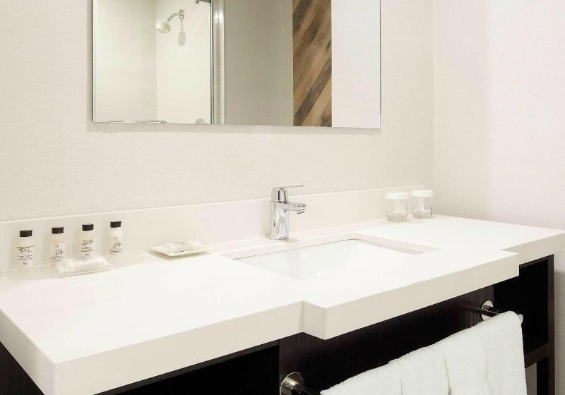 غرفة قياسية سرير كينج, Delta Hotels By Marriott Sherbrooke Conference Centre