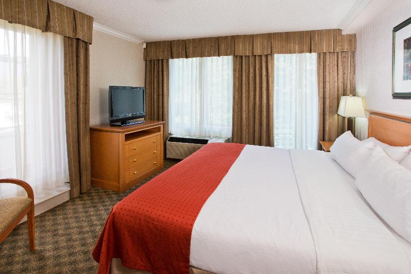 스위트 킹사이즈 침대, Holiday Inn & Suites North Vancouver, An Ihg