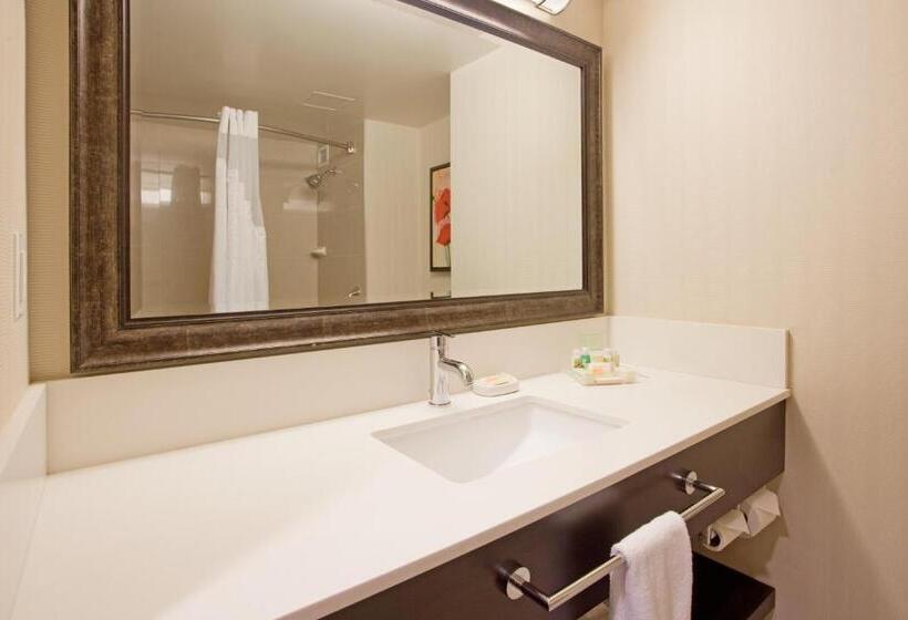バルコニー付きスーペリアルーム, Holiday Inn Vancouver Centre Broadway, An Ihg