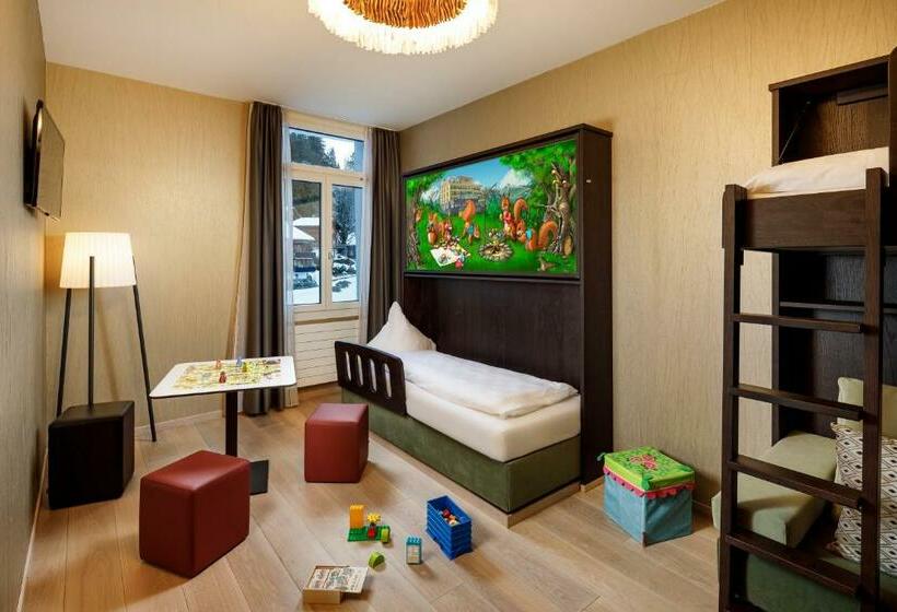 Family Suite, Märchen