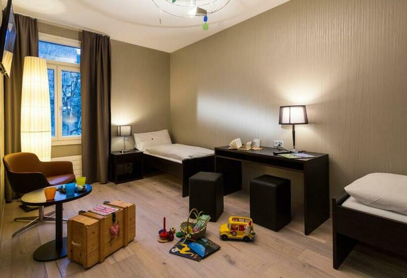 Family Suite, Märchen