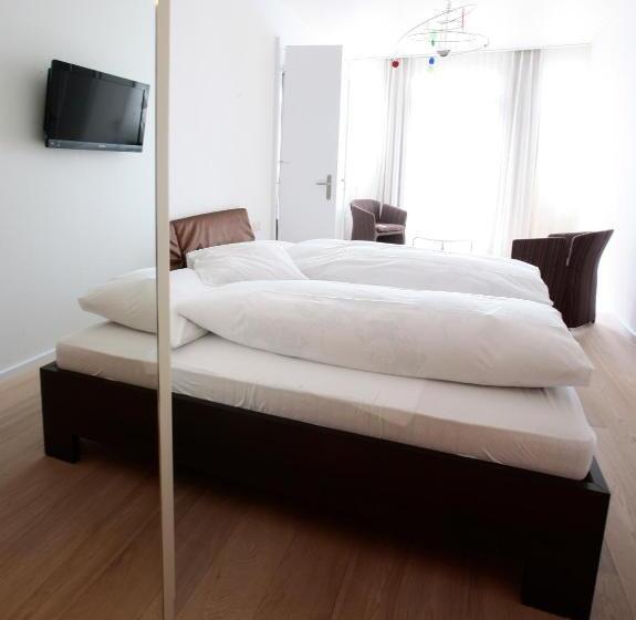 Family Suite, Märchen