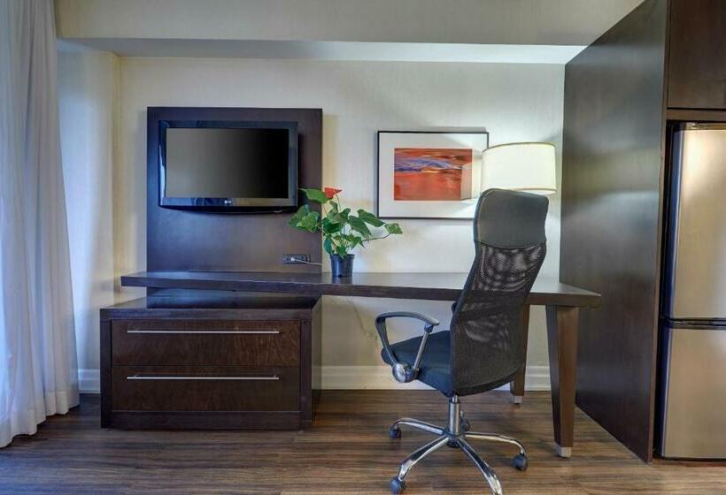 סוויטה דלוקס, Town Inn Suites