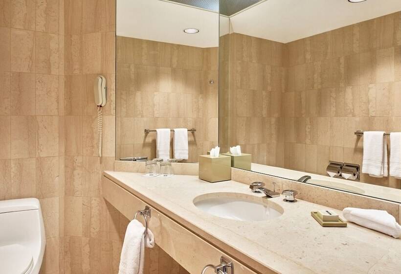 ダブルベッドスタンダードルーム, Metropolitan Hotel Vancouver