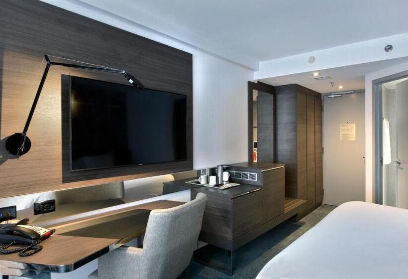 キングサイズベッドのスーペリアルーム, Doubletree By Hilton Ottawa Downtown