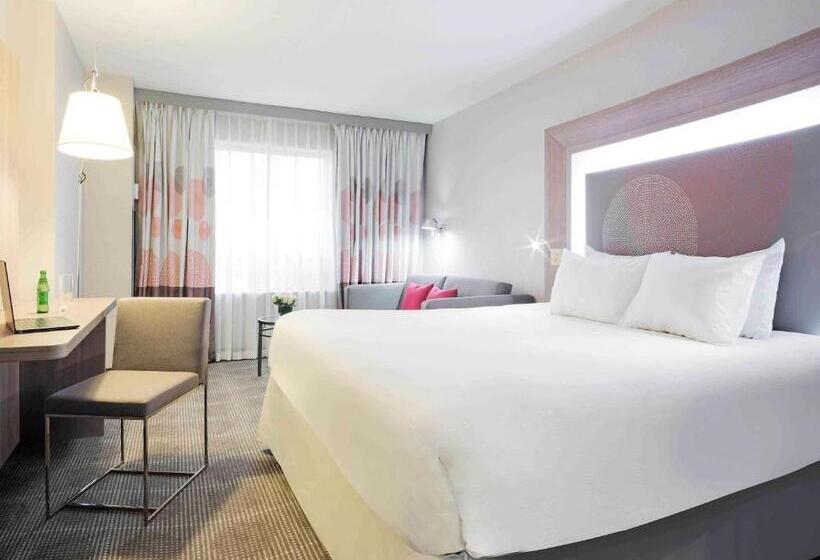 キングサイズベッドのスーペリアルーム, Doubletree By Hilton Ottawa Downtown