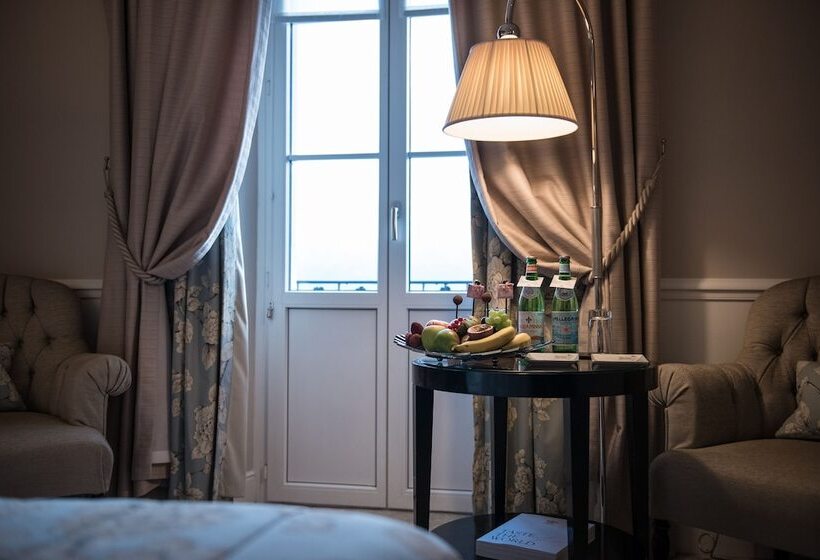 اتاق لوکس با چشم‌انداز دریاچه, Grand Hotel Du Lac   Relais & Châteaux