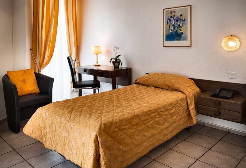 اتاق استاندارد یک نفره, Dell'angelo