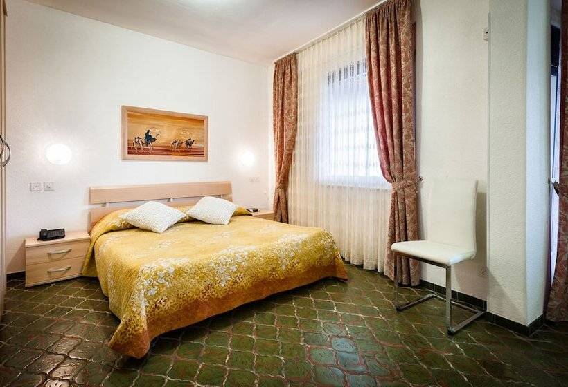 Üç Kişilik Standart Oda, Dell'angelo